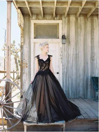 Best Bargains Black Wedding Dresses V-neck Appliques Ball Gown Open Back Bridal Gown JKW268 Best Bargains Black Wedding Dresses V-neck Appliques Ball Gown Open Back Bridal Gown JKW268