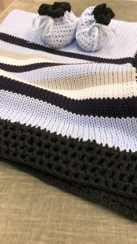 Act Now velvet dressBlue Crochet Colorblock Blanket