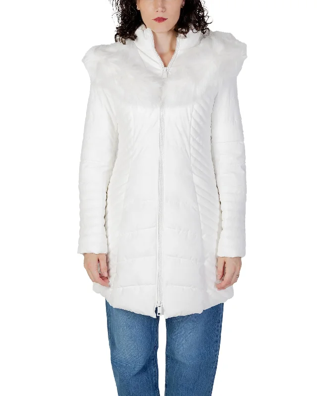 Price Drop cold weather jacketGuess  Women's Hooded Puffer Jacket White