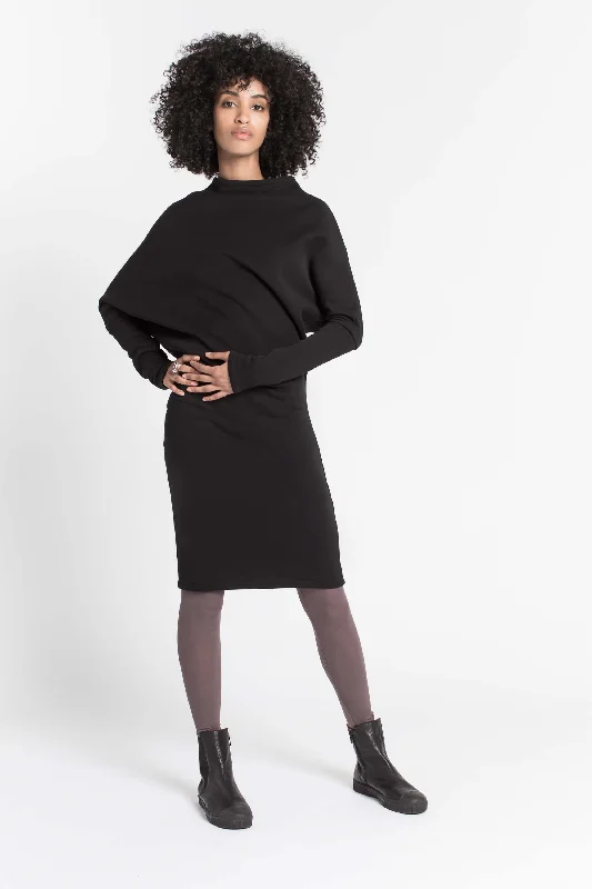 Act Fast cocktail dressNaomi Sweatshirt Dress