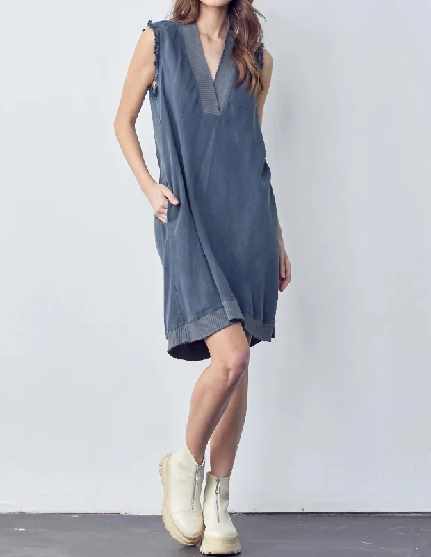 Limited Availability fitted cocktail dressSleevelss Dress In Mixed Fabrics in Grey