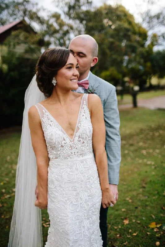 Mega Sale Chic V Neck Sleeveless Mermaid Lace Wedding Dress JKW316